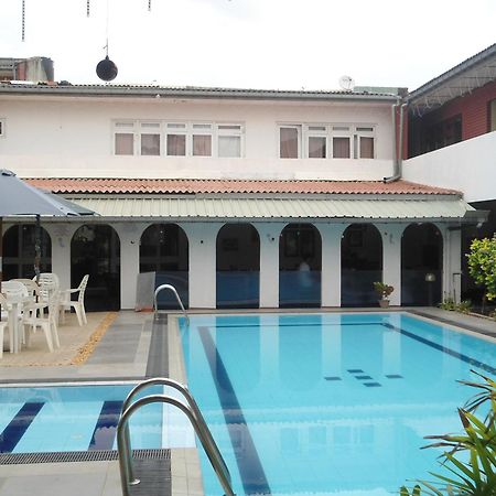 Ranveli Beach Hotel Dehiwala-Mount Lavinia Exteriör bild