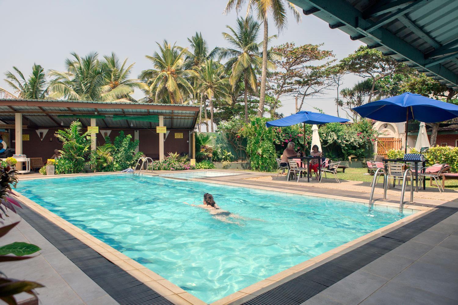 Ranveli Beach Hotel Dehiwala-Mount Lavinia Exteriör bild