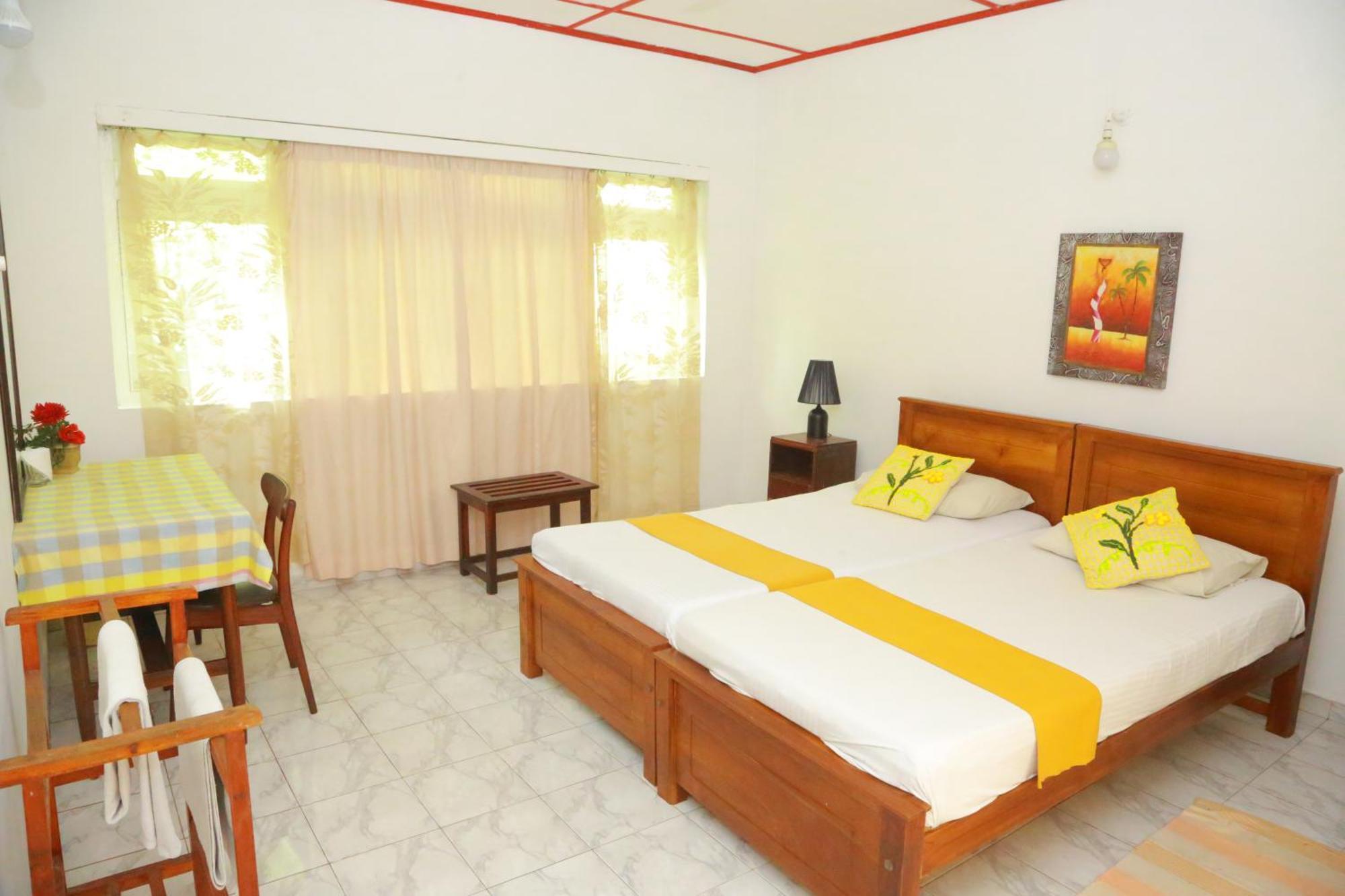 Ranveli Beach Hotel Dehiwala-Mount Lavinia Exteriör bild