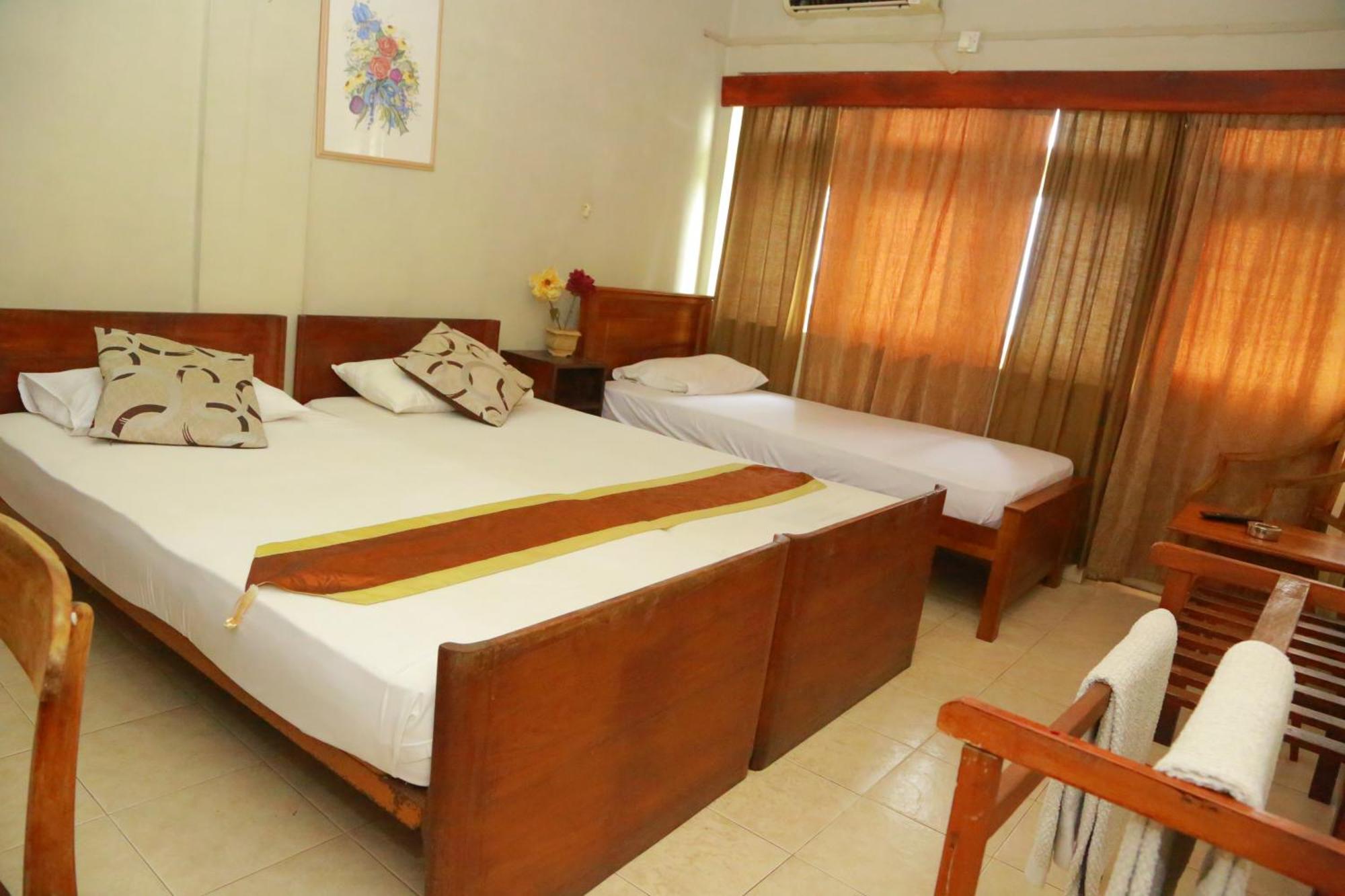 Ranveli Beach Hotel Dehiwala-Mount Lavinia Exteriör bild