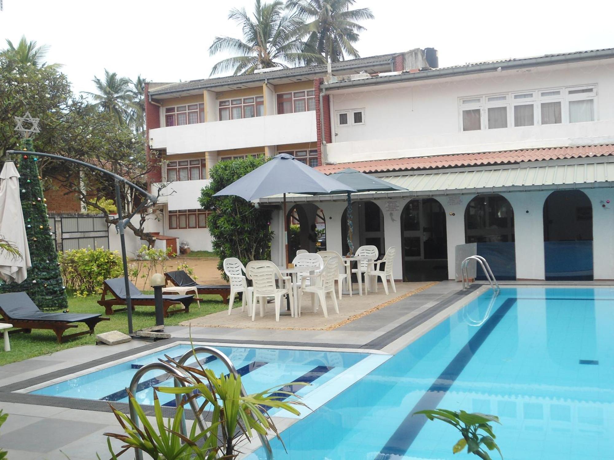 Ranveli Beach Hotel Dehiwala-Mount Lavinia Exteriör bild