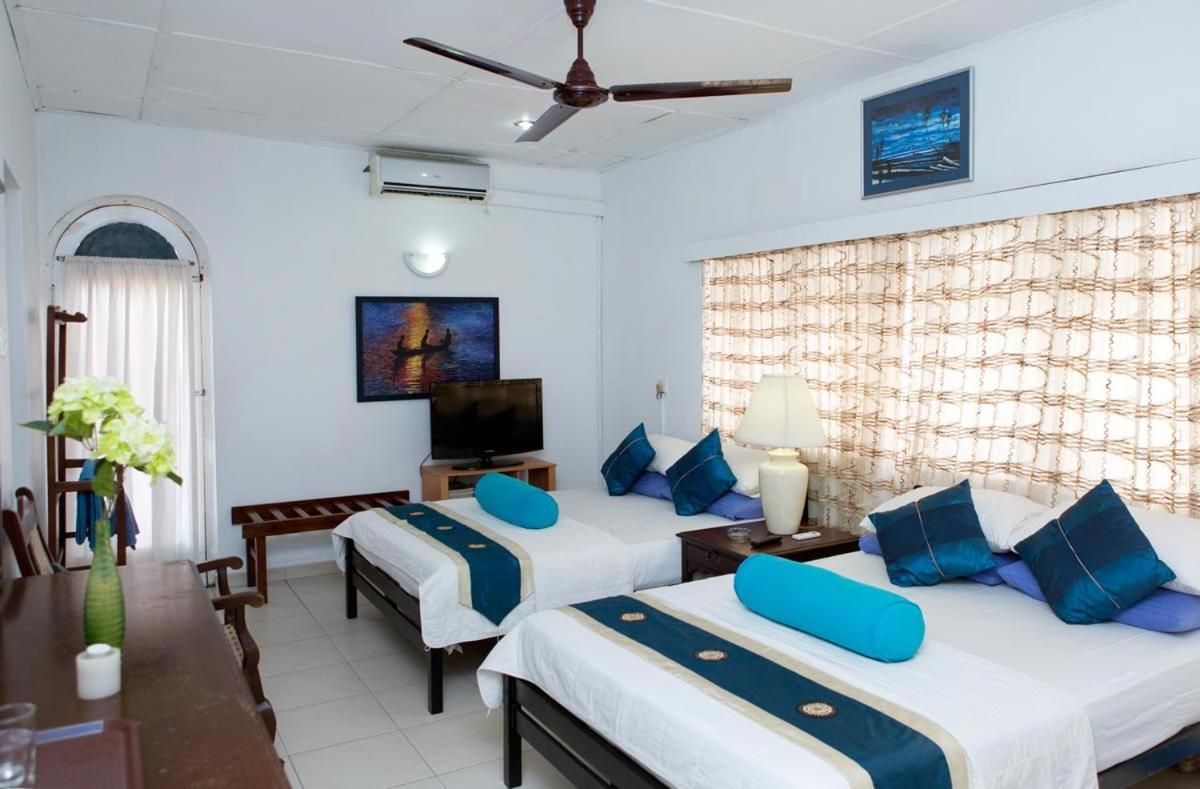 Ranveli Beach Hotel Dehiwala-Mount Lavinia Exteriör bild