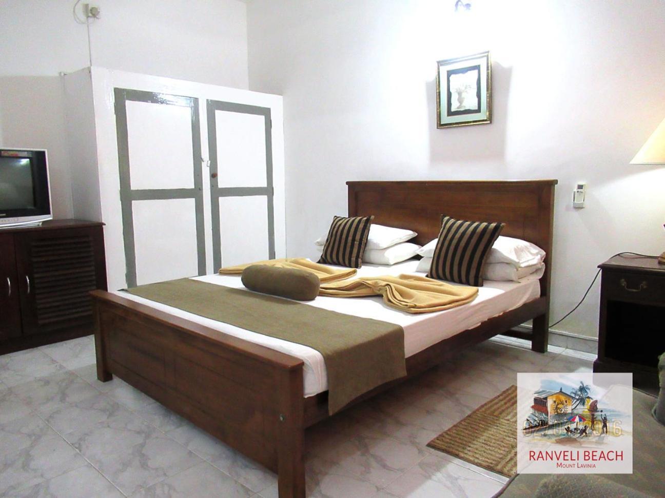 Ranveli Beach Hotel Dehiwala-Mount Lavinia Exteriör bild