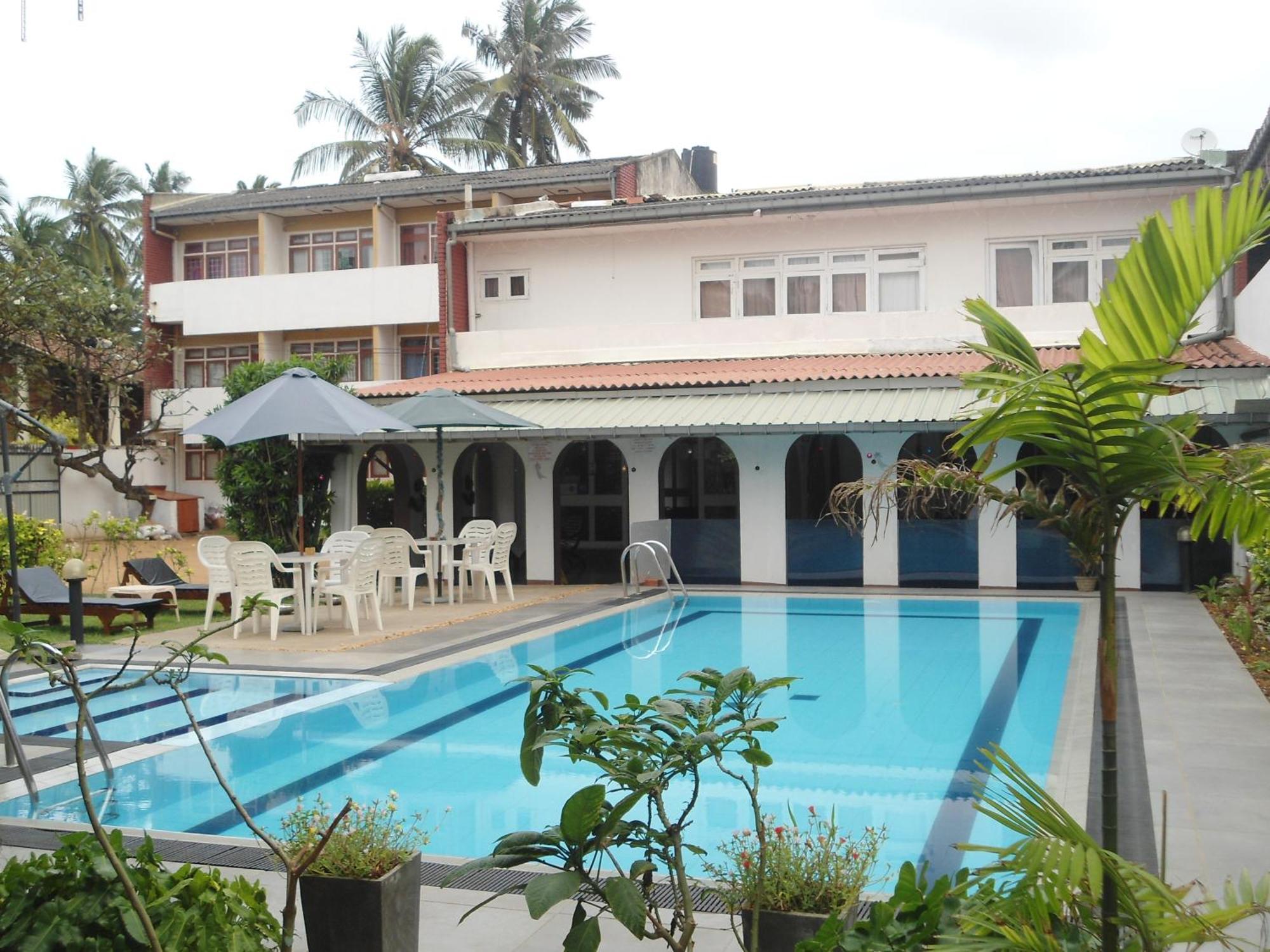 Ranveli Beach Hotel Dehiwala-Mount Lavinia Exteriör bild