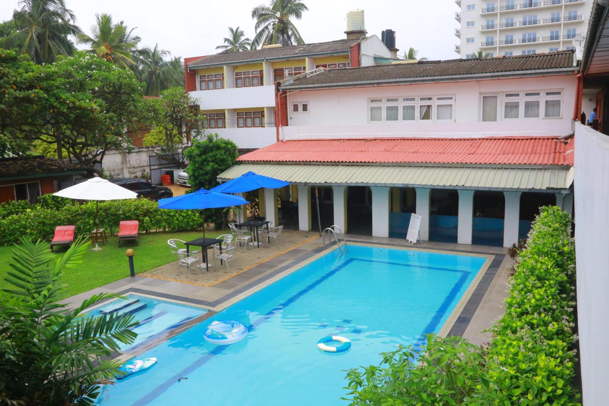 Ranveli Beach Hotel Dehiwala-Mount Lavinia Exteriör bild
