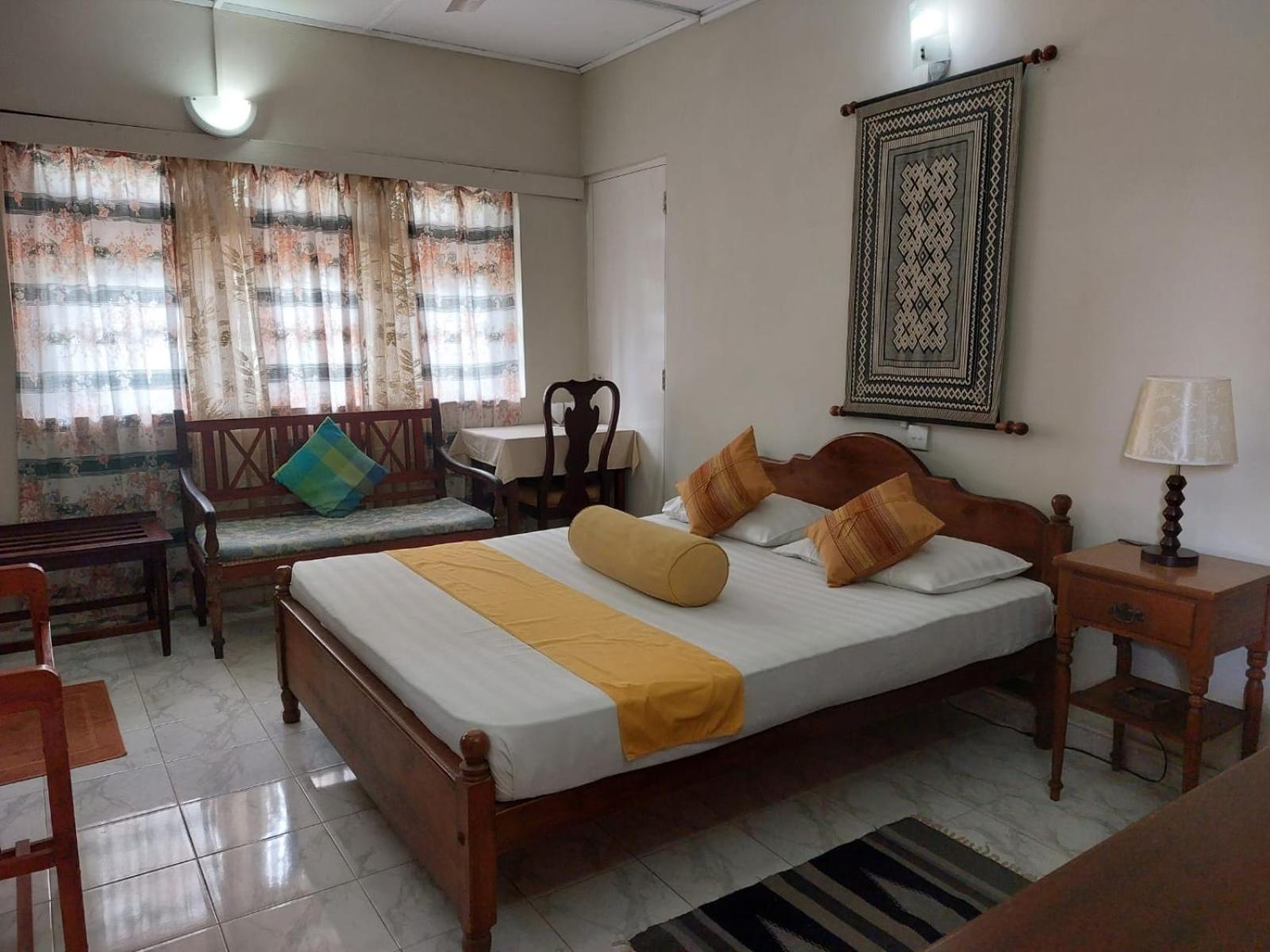 Ranveli Beach Hotel Dehiwala-Mount Lavinia Exteriör bild