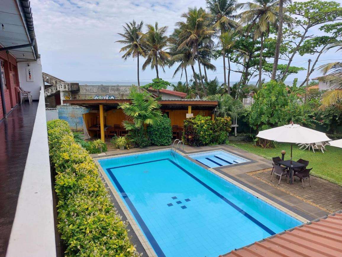 Ranveli Beach Hotel Dehiwala-Mount Lavinia Exteriör bild