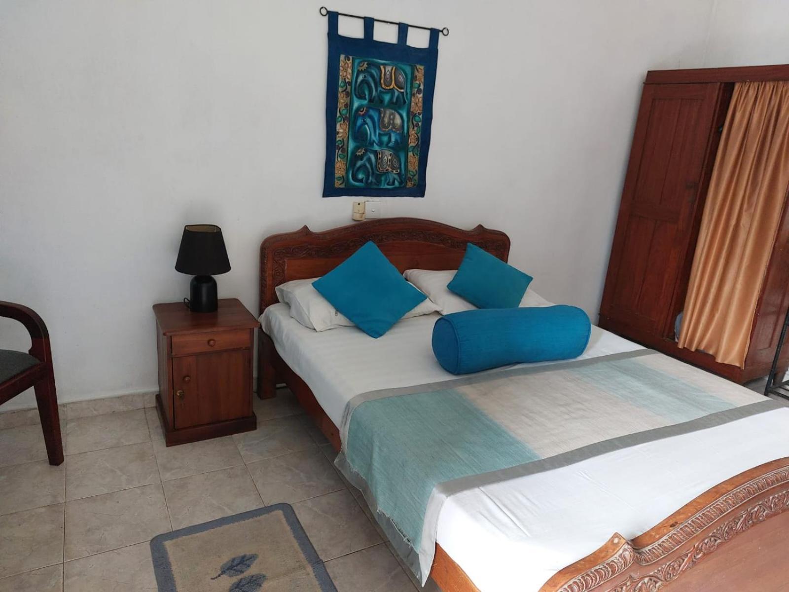 Ranveli Beach Hotel Dehiwala-Mount Lavinia Exteriör bild