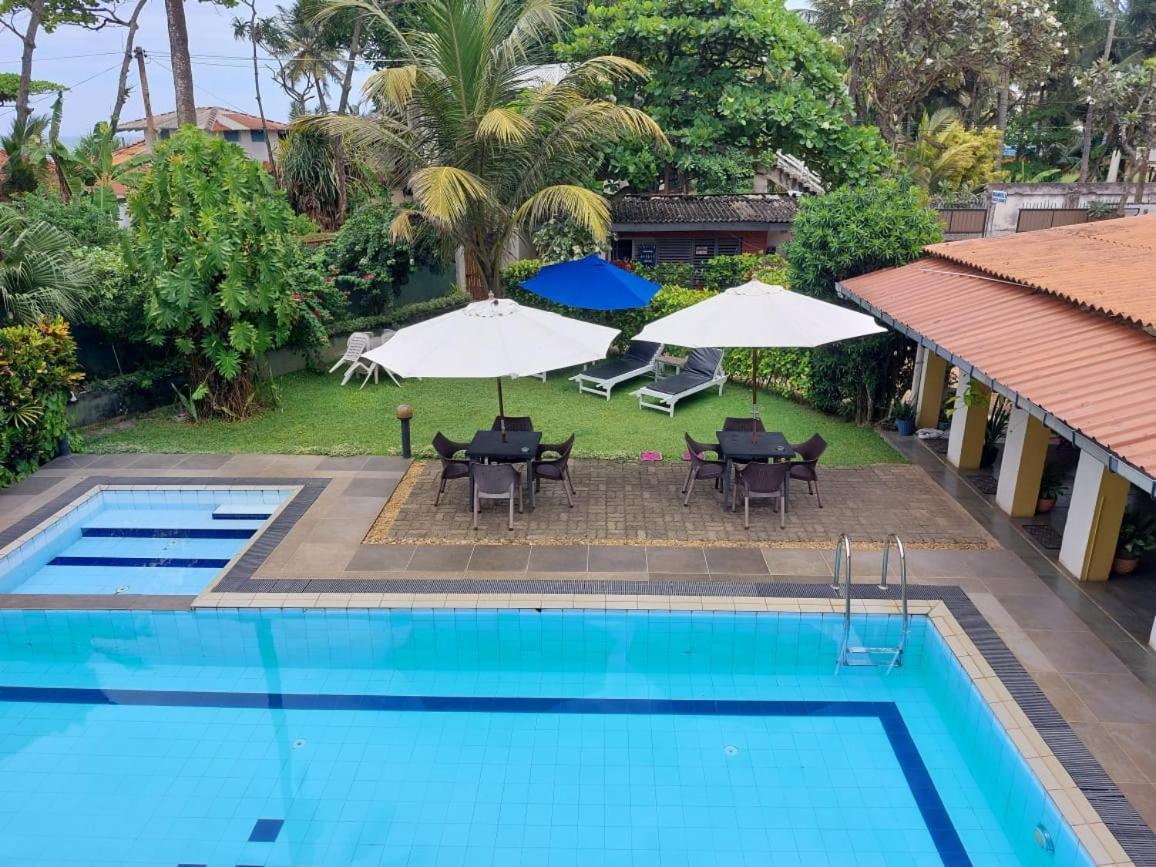 Ranveli Beach Hotel Dehiwala-Mount Lavinia Exteriör bild